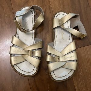 Sun San saltwater sandals by Hoy, girls gold, size 1